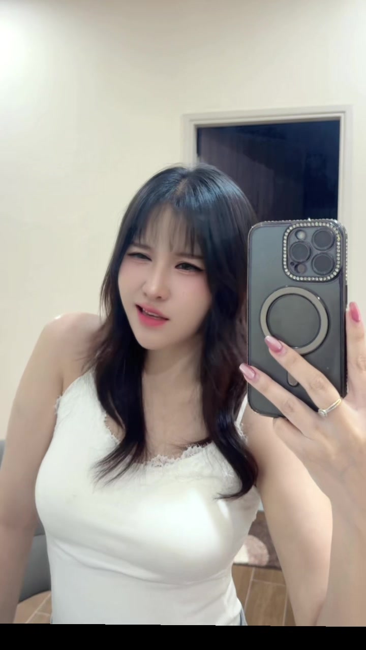 @ยุ่งยิ่ง กนกนันทน์(ʏʊռɢʏɨռɢ)🦋