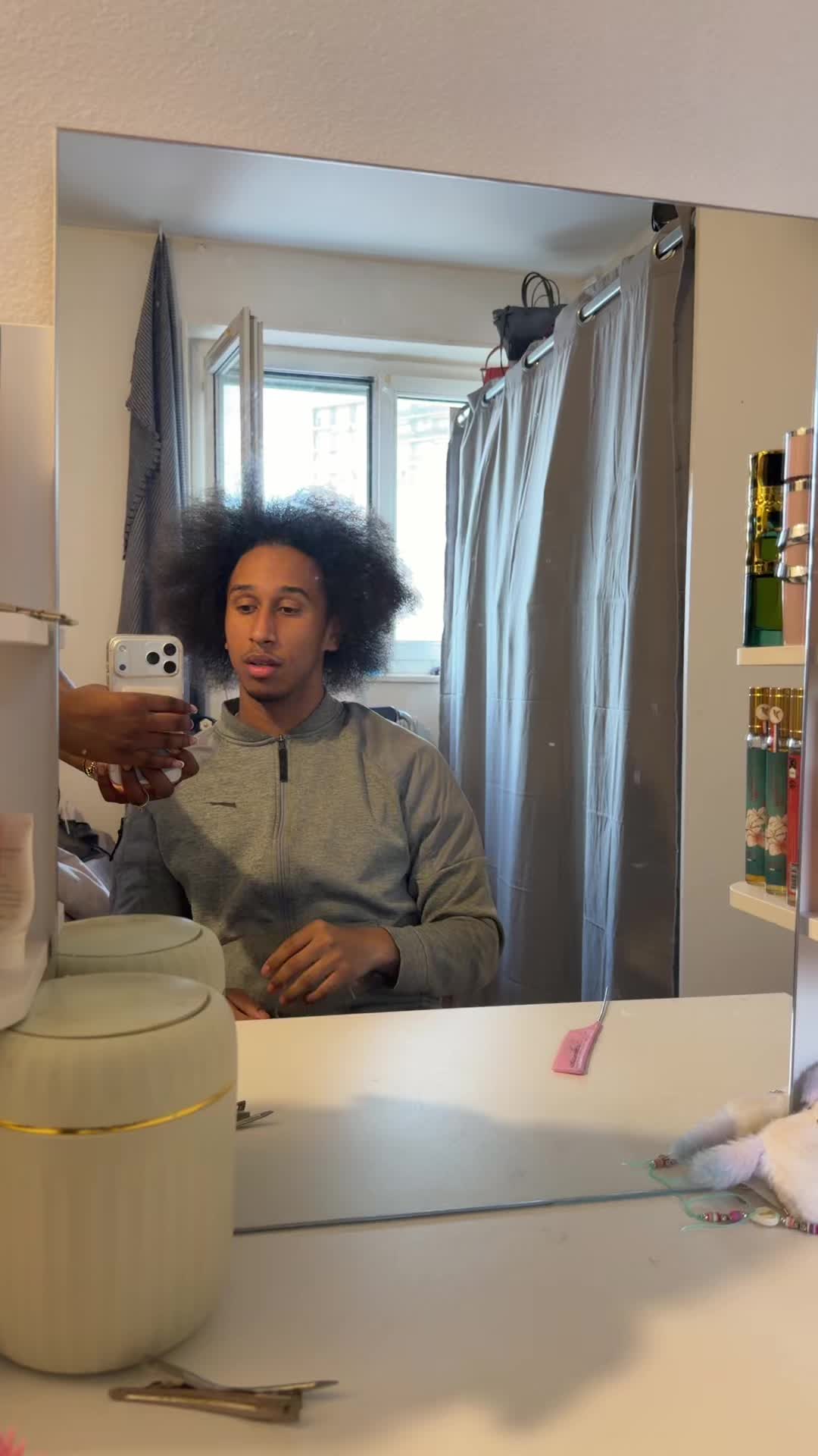 @…