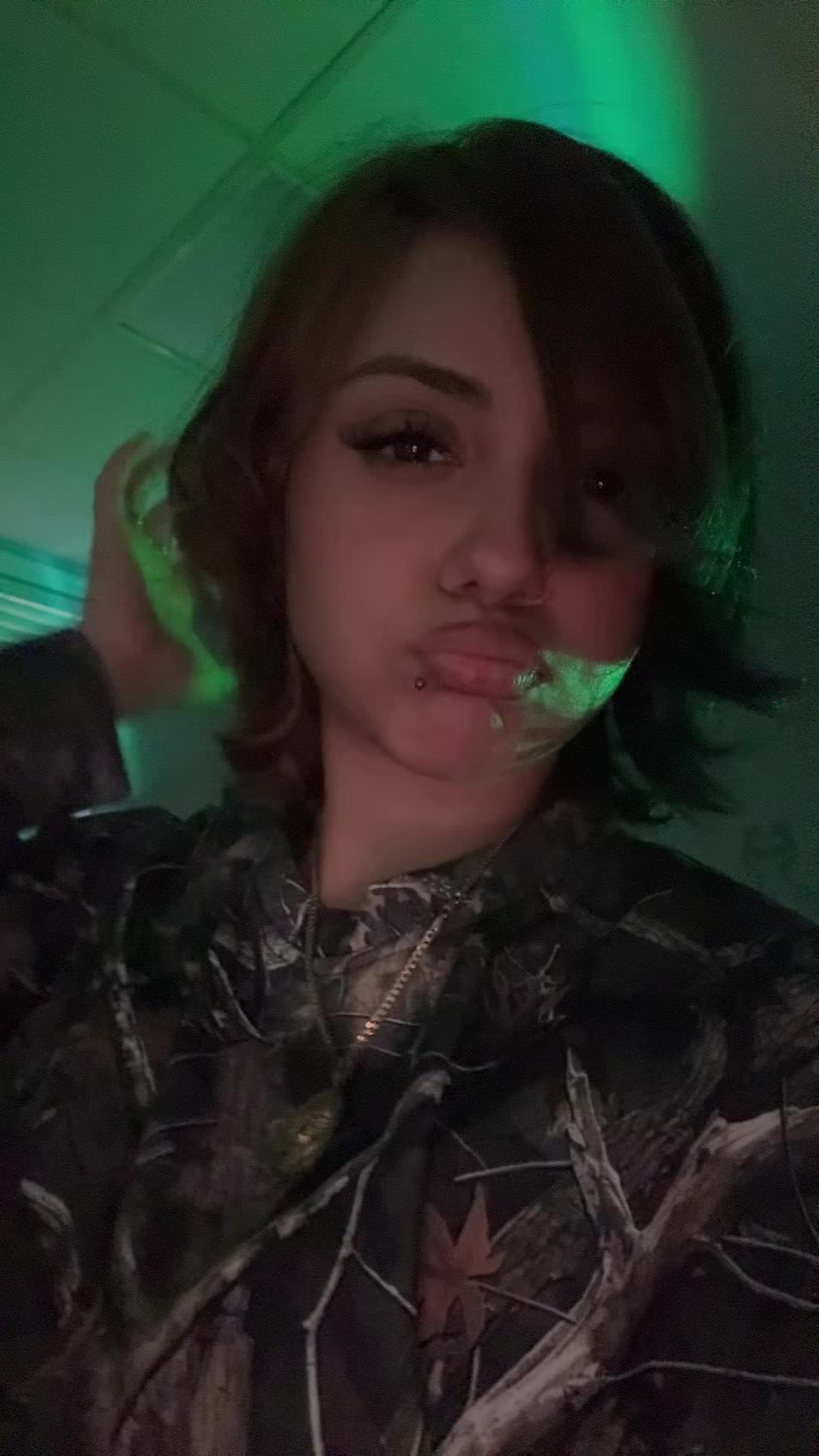 @️