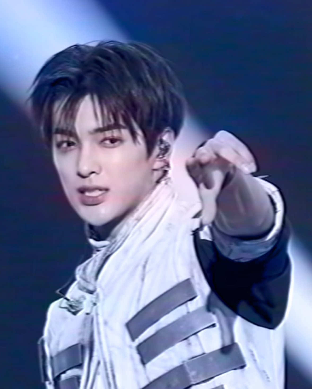 @YJ