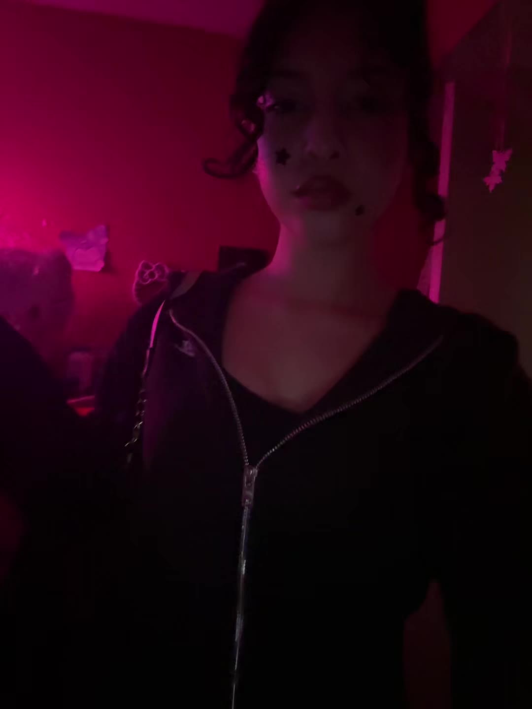 @️ 👩🏻🦱