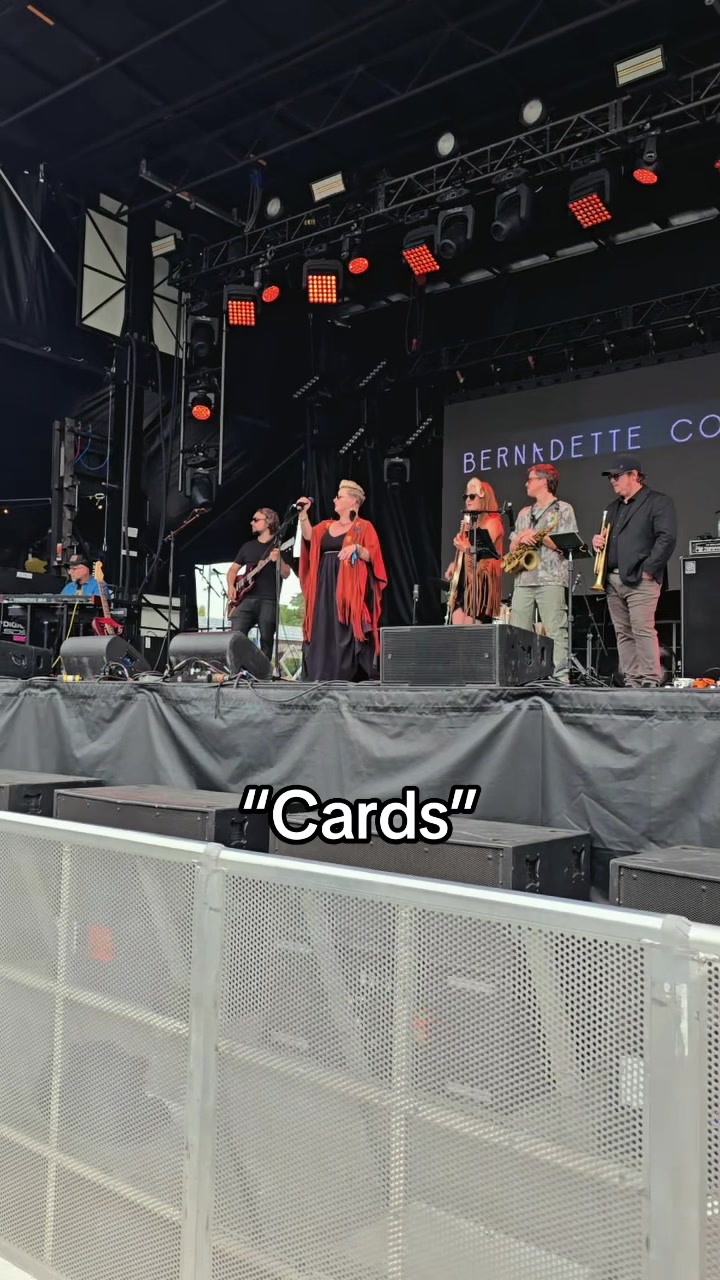 @🇨🇦 Bernadette Connors