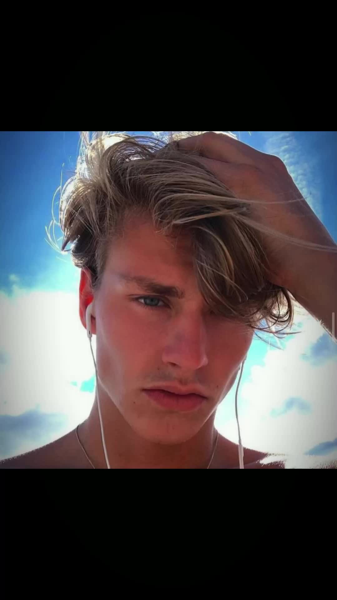 @️