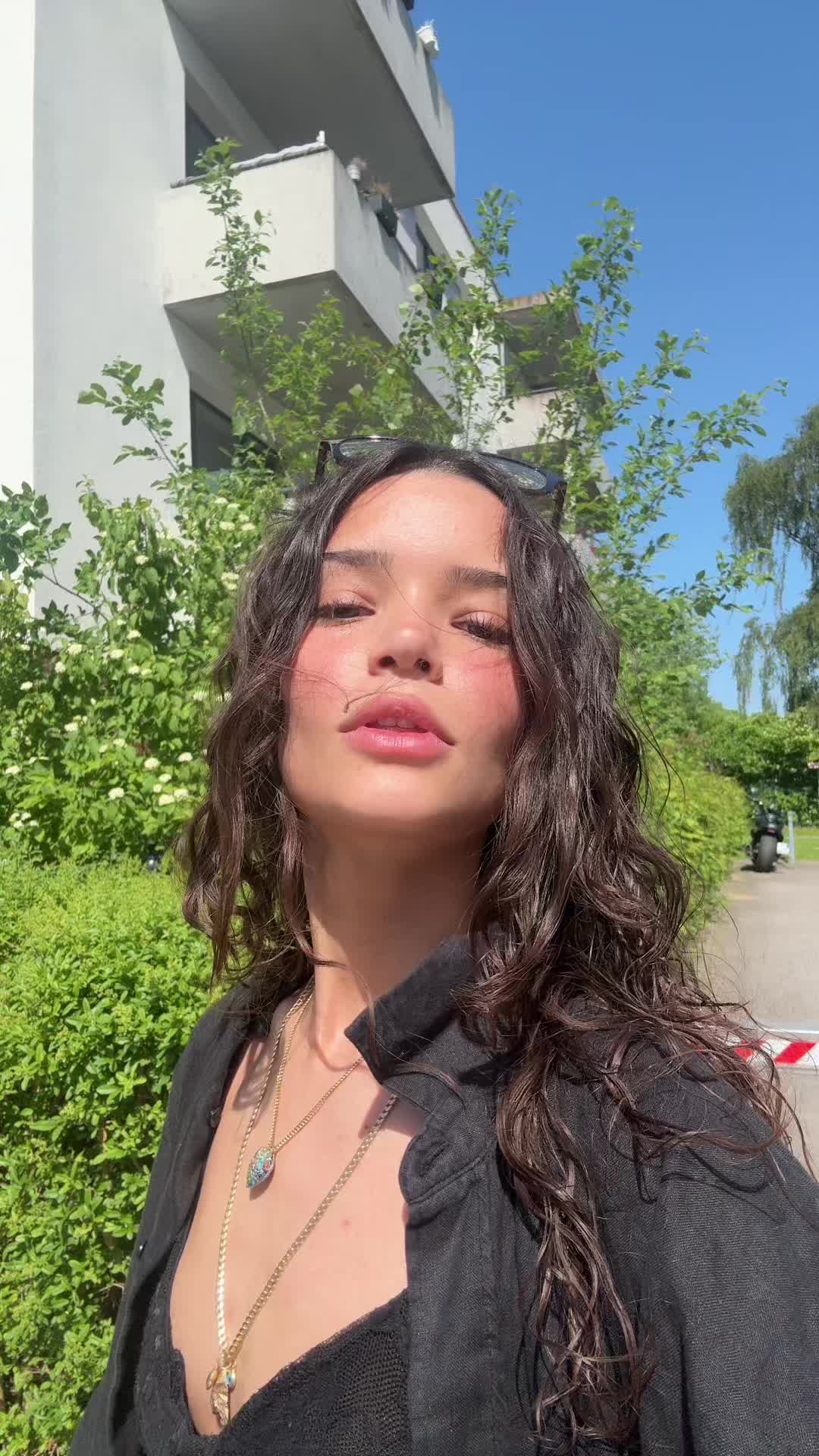 @modelazrajones