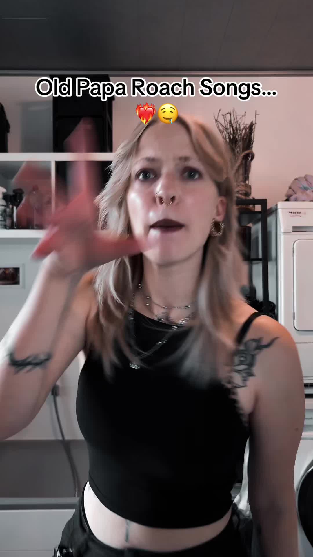 @moshshelle