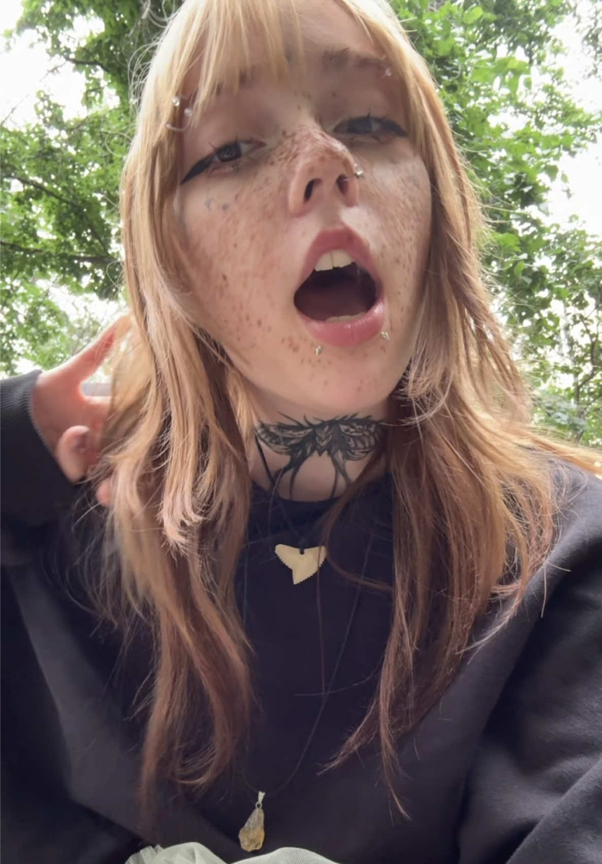 @:D