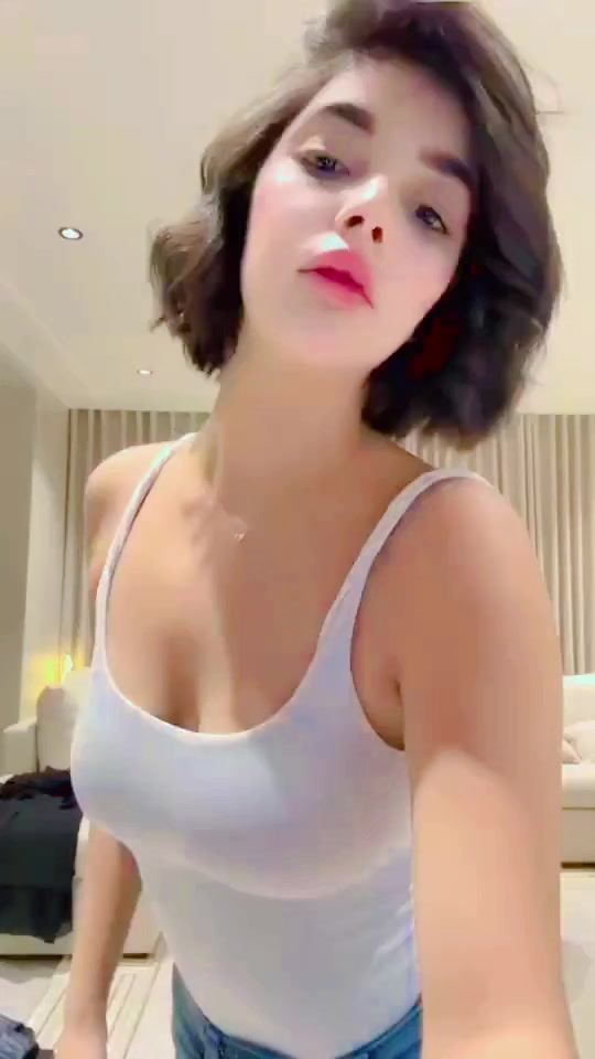@👸مثيرة للجدل👸