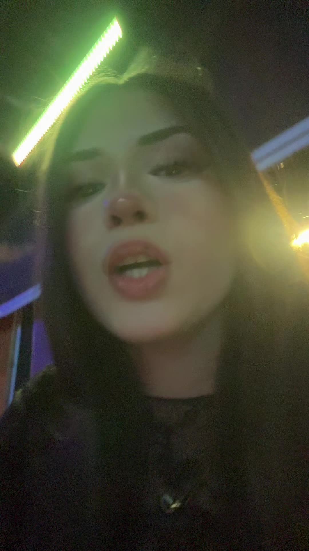 @🦦