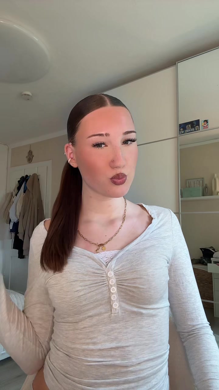 @ᴘʜɪʟɪɴᴇ⋆