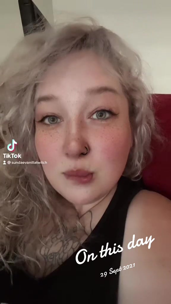 @Kitschyfloss✨