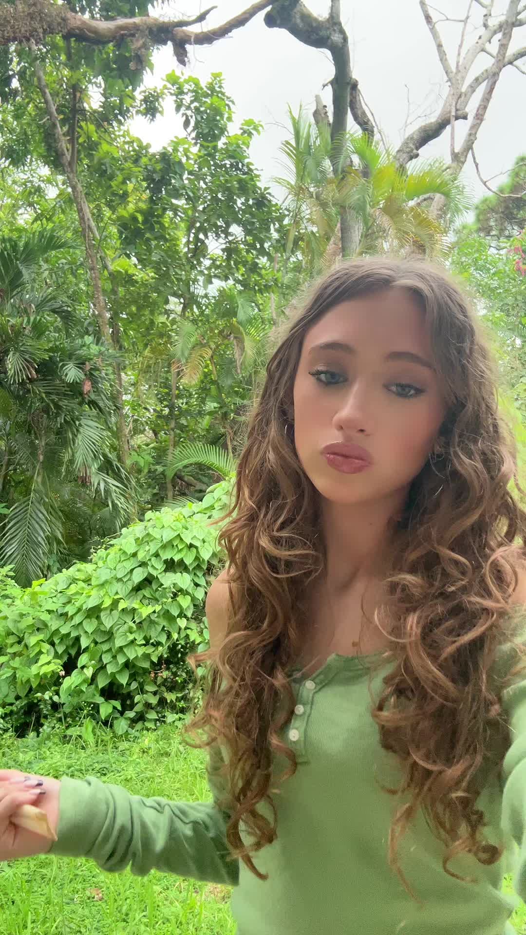 @𝐸𝓈𝓉𝒽𝑒𝓇 𝐹𝓇𝒶𝓎𝒹𝒶 🍁