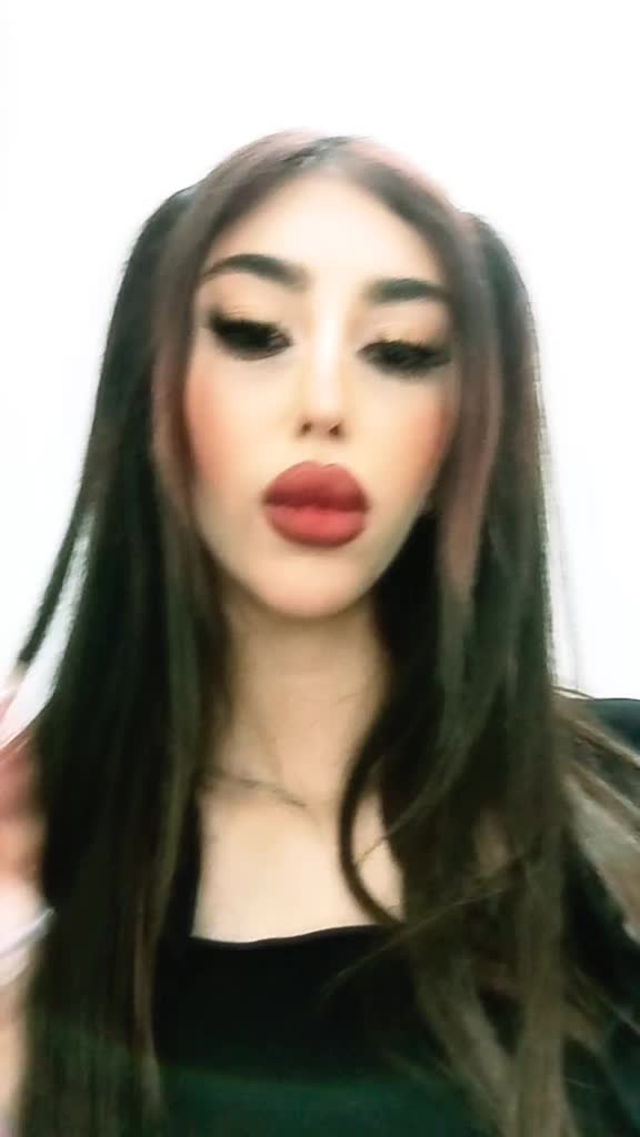 @niyoshafadavi