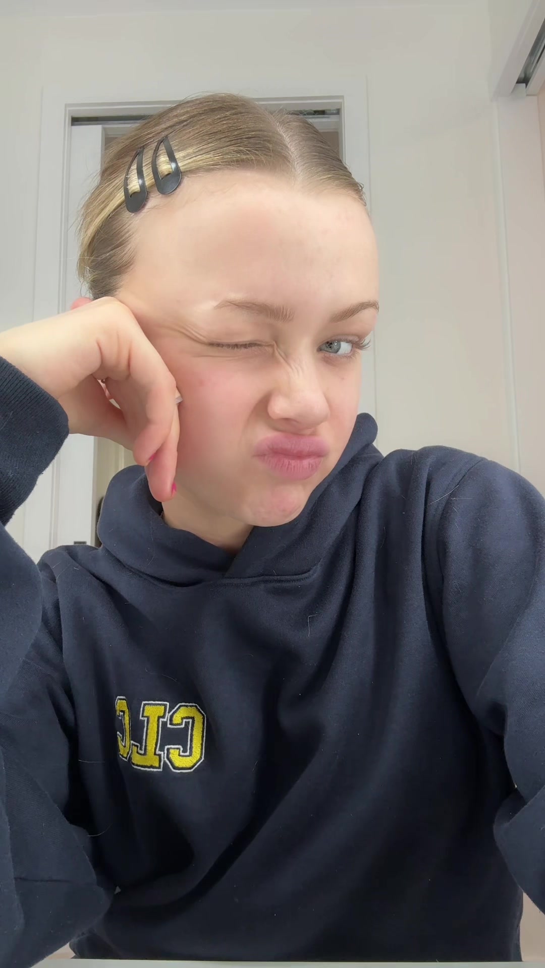 @violetlandy