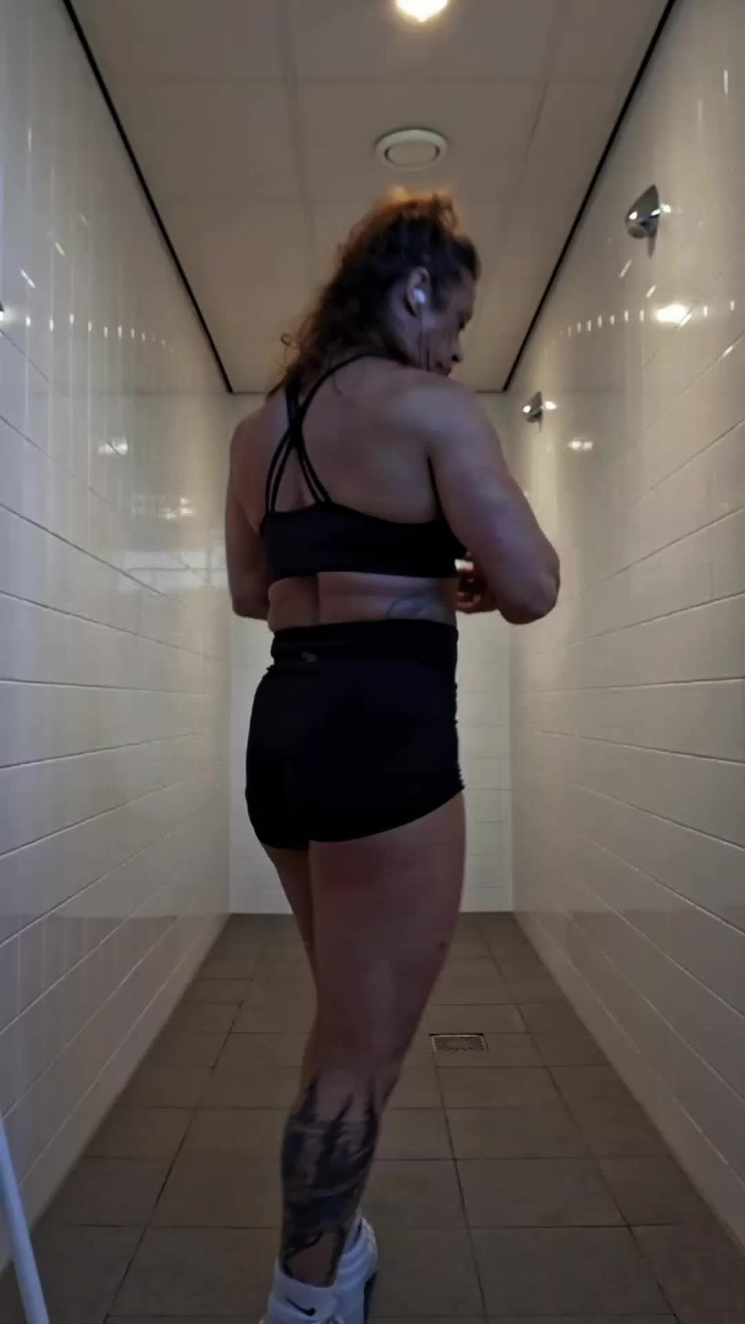 @🤛MuscleGrannyGeess 🤜