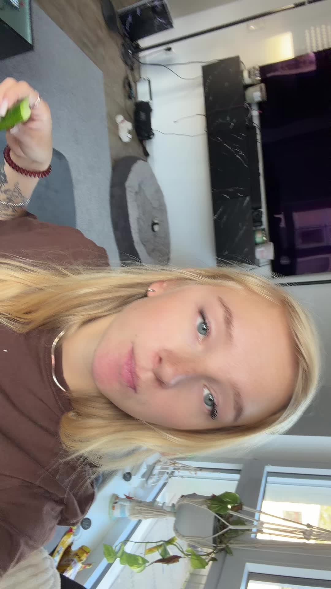 @Blonde_vivi