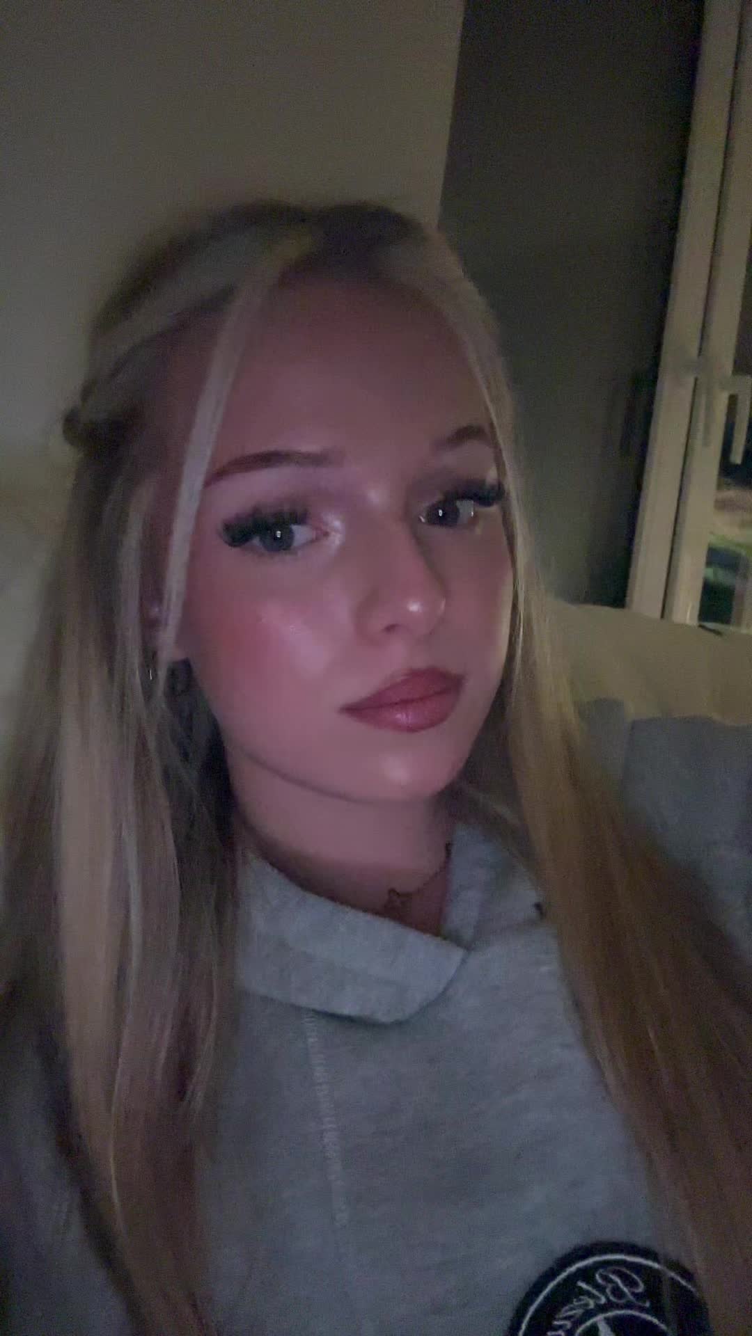 @𝐙𝐨𝐞𝐲