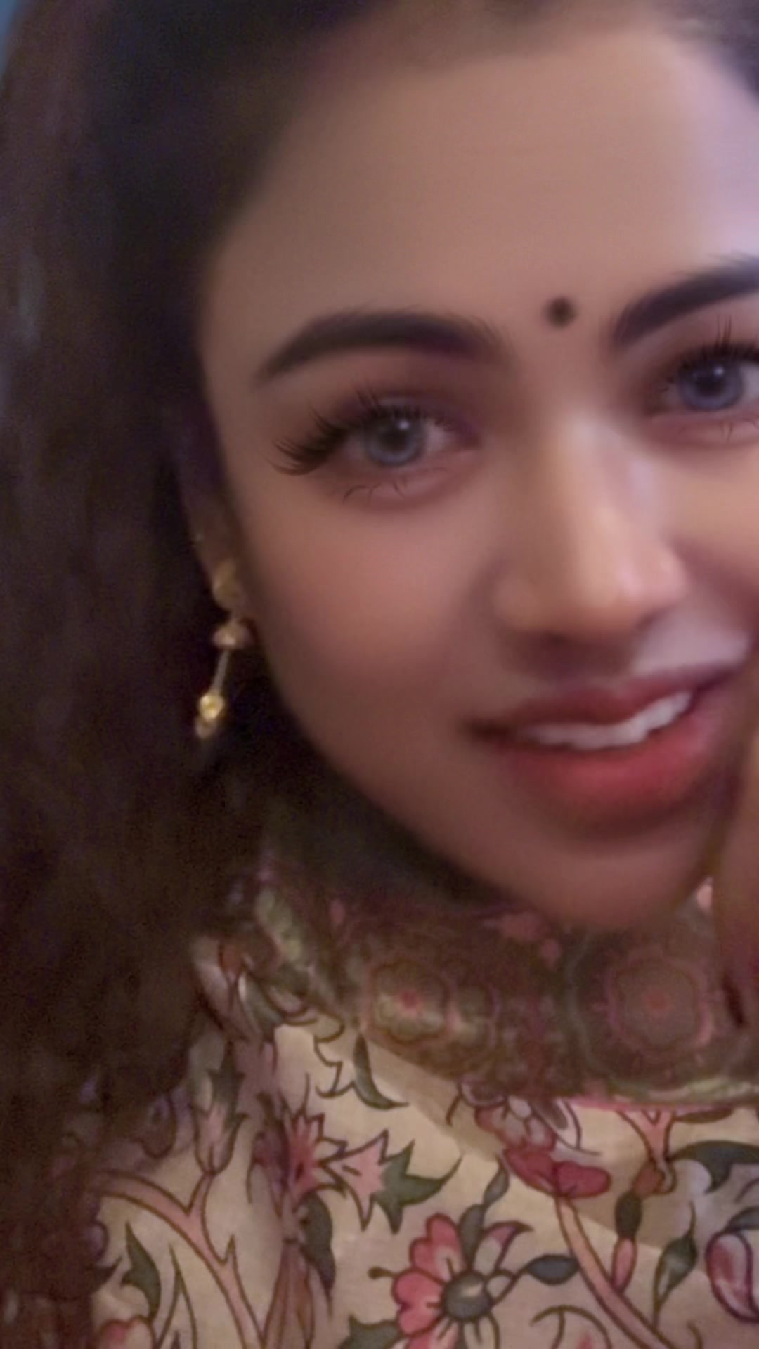 @❤️v. thiyaa❤️