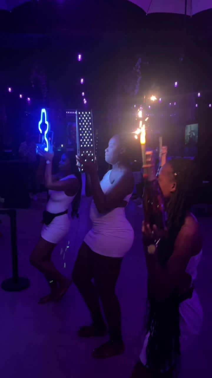 @Truth UltraLounge
