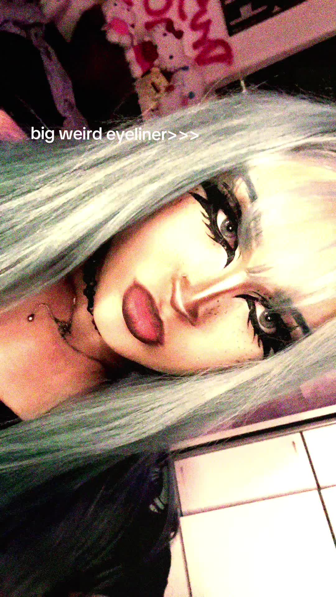 @maybealittebitemo