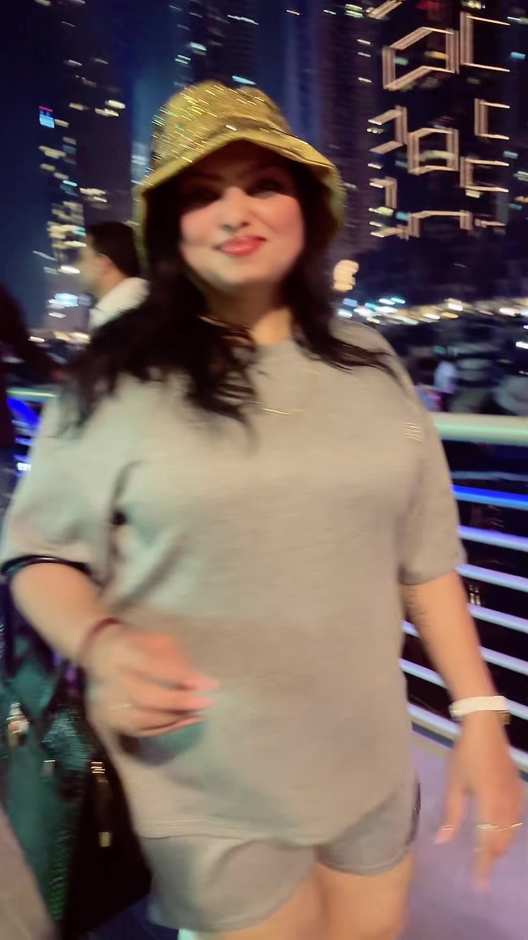 @queen of happiness