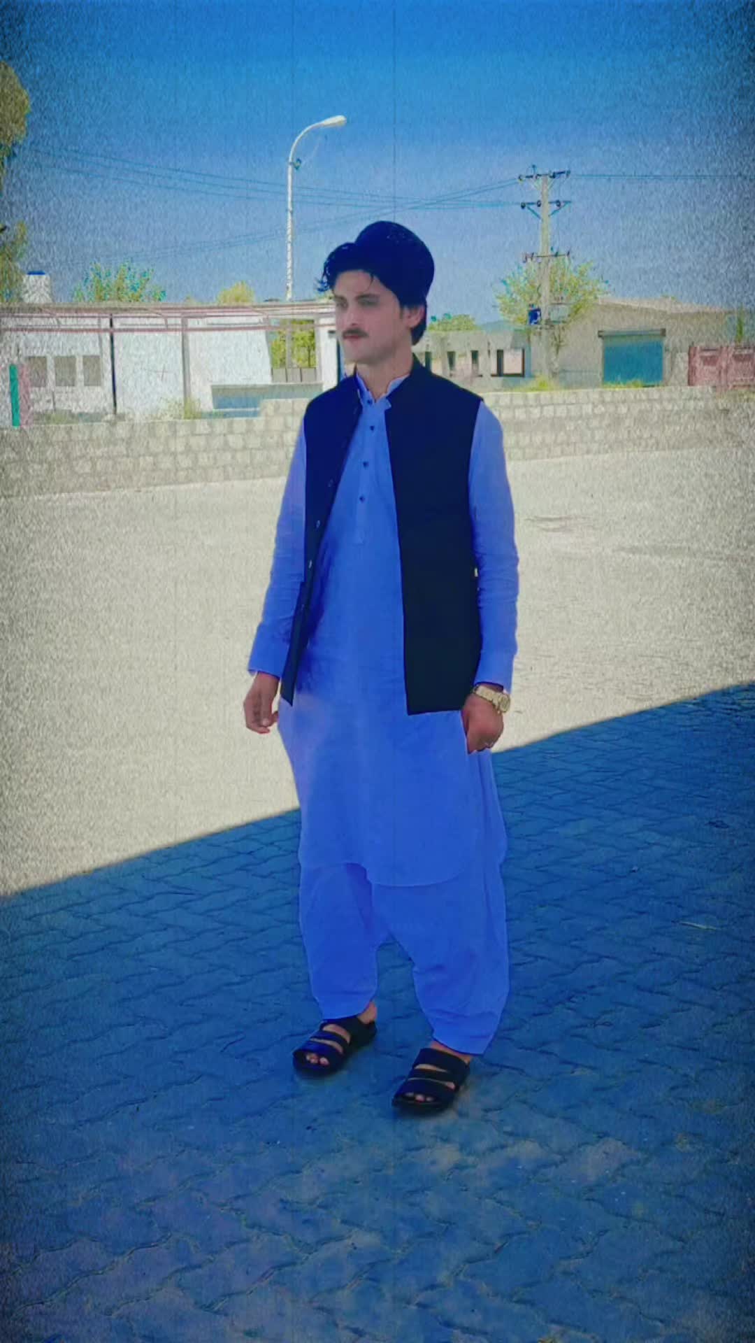@Zeeshu💫