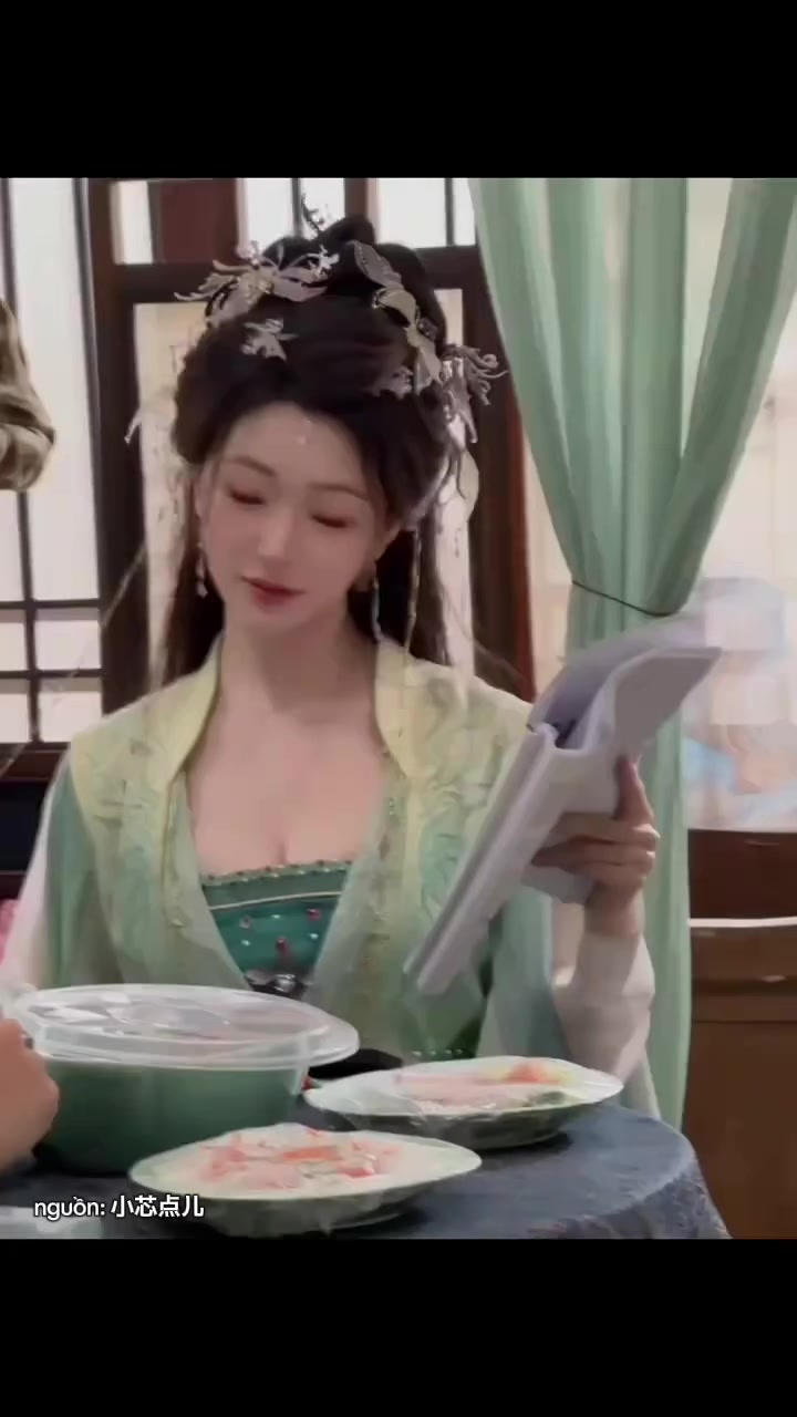 @G&aacute;i Xinh ở Đ&acirc;y