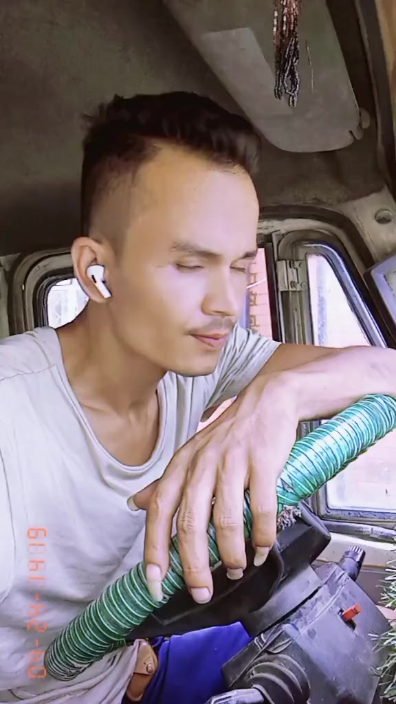 @तिम्रो याद्ले सताएको छ सानु😭?