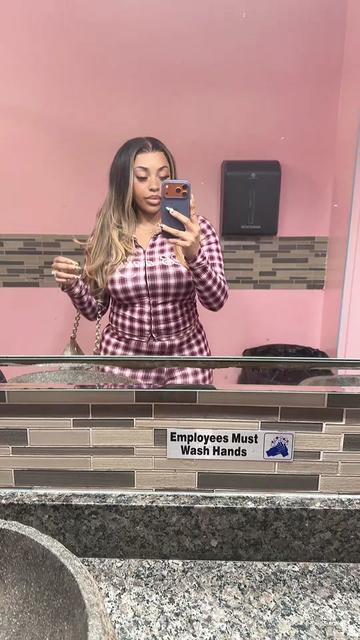 @UniquelyMahoganyy
