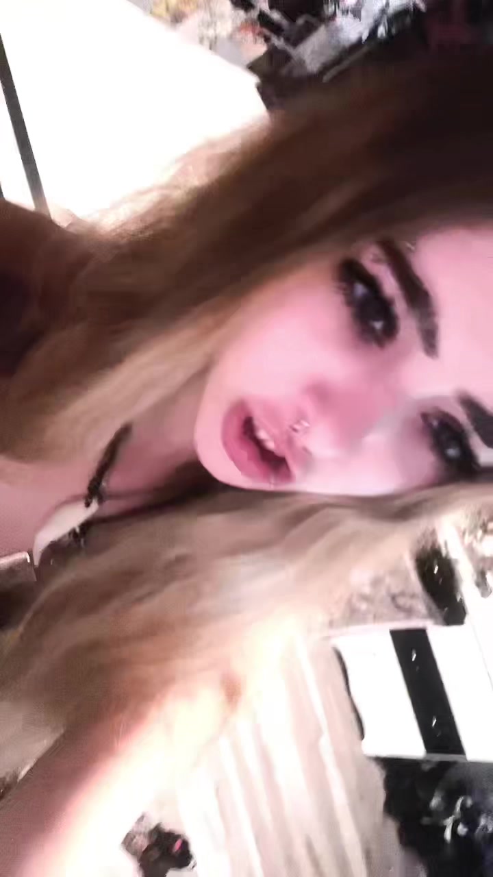 @oliviainchains