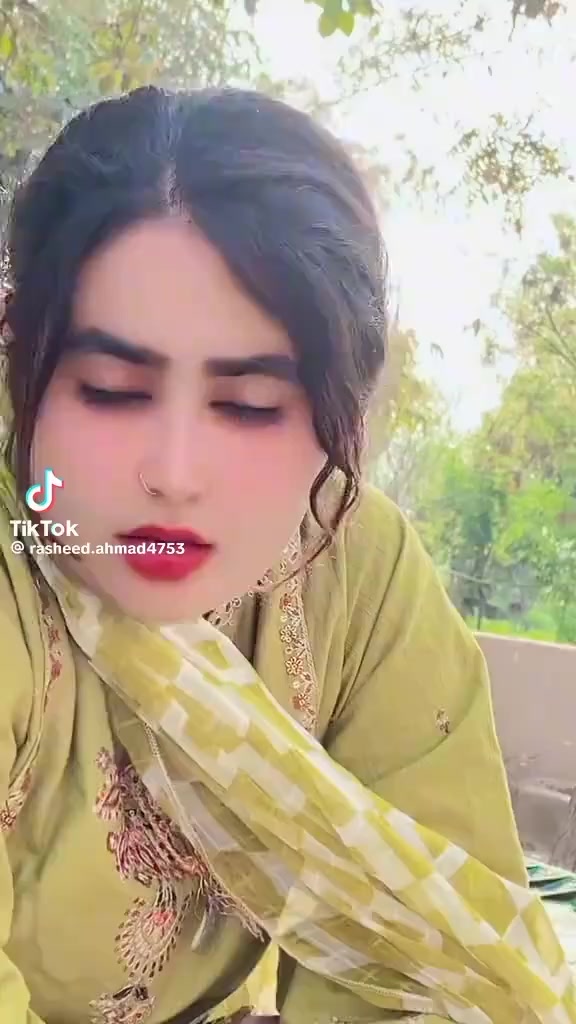 @Yasmeen hujra 👑🥰