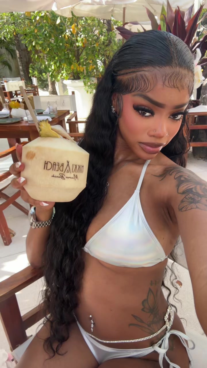 @himynameessence🥥