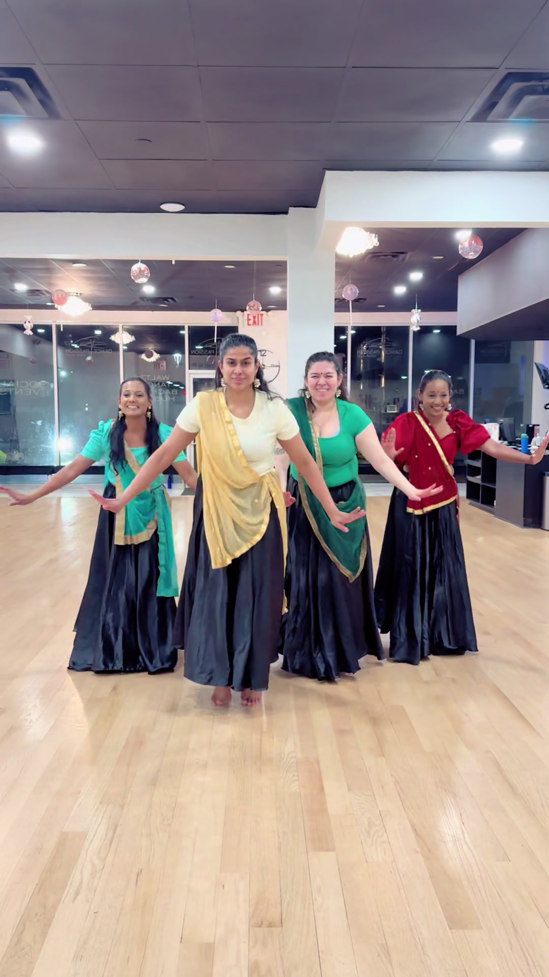 @Team love dance 💃🏻❤️