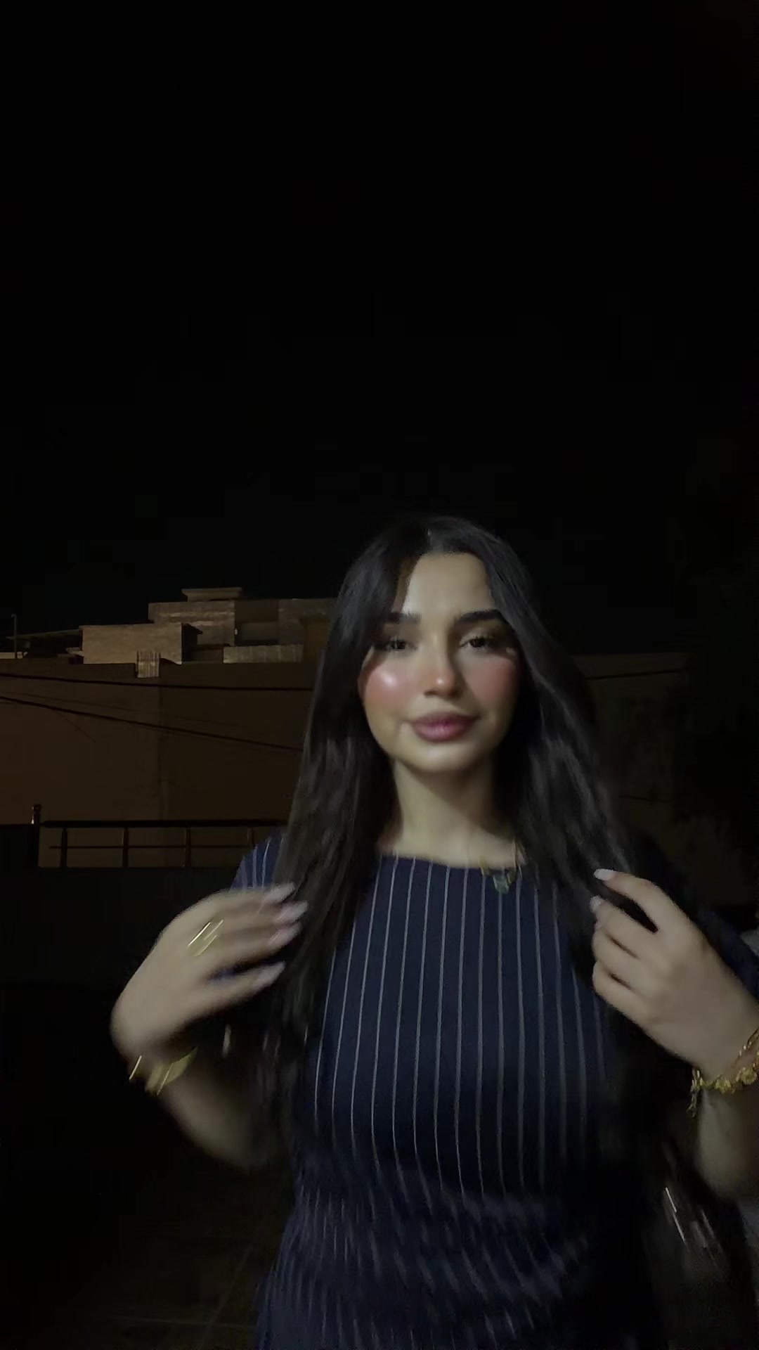 @𝒱
