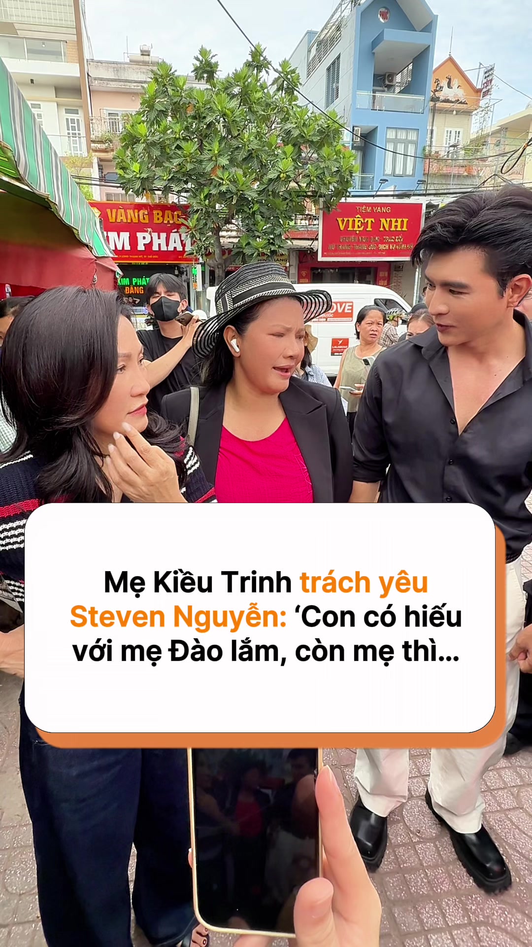 @H&oacute;ng Showbiz Việt