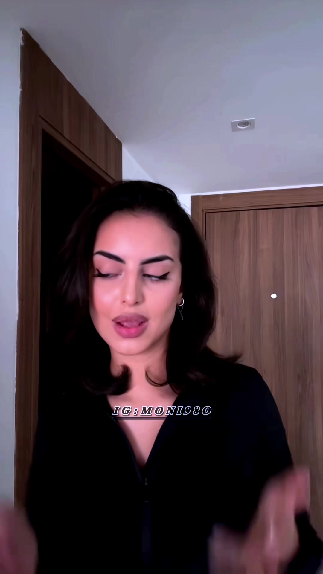 @MOONI 🦋👑