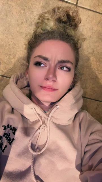 @curliefries_