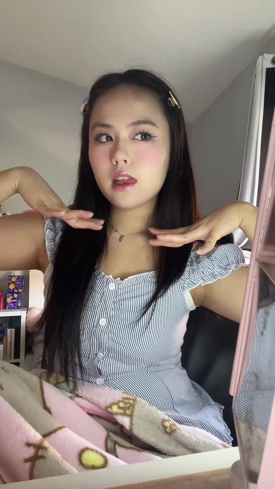 @🐰