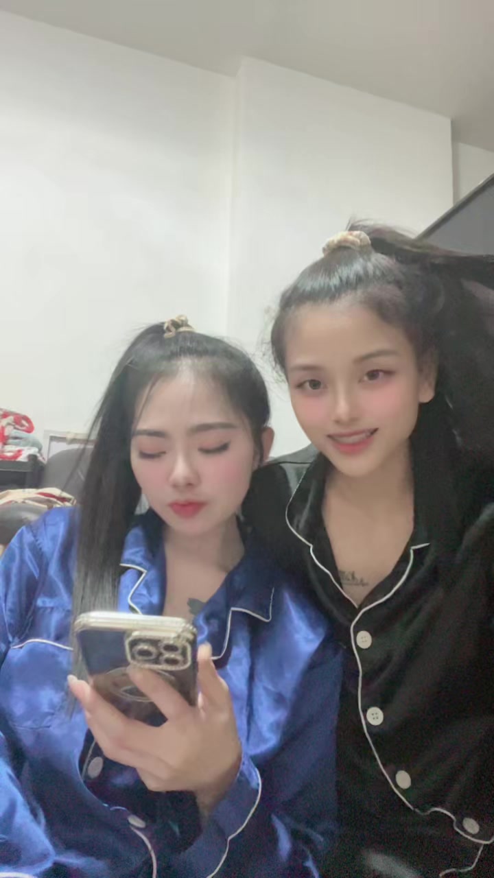 @Praewwee