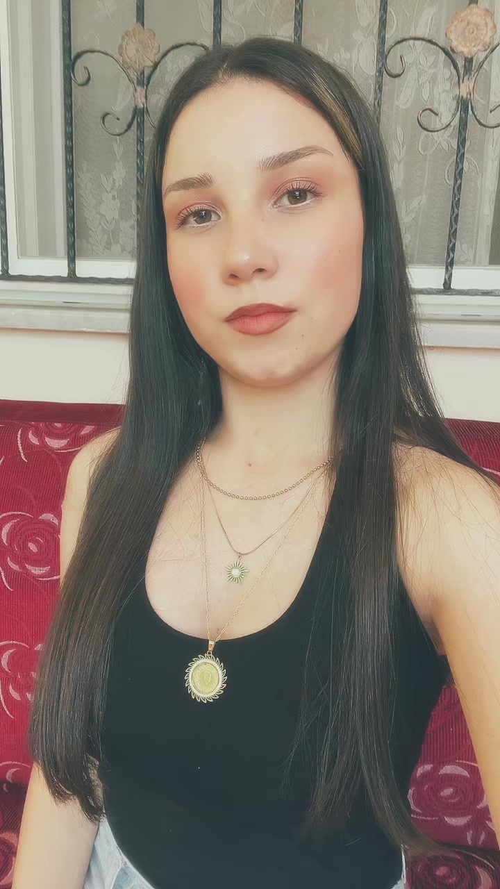 @Aleyna💫