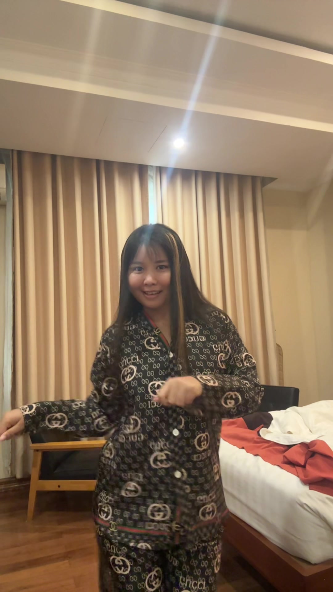 @Shwe Yie ♒️(ခေတ်ဆန်းယဉ် 👗🧵)