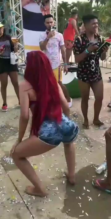@🧟