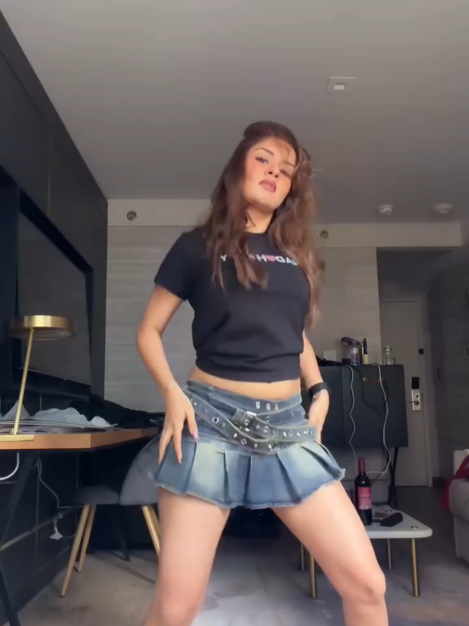 @Avneet Kaur 🔵