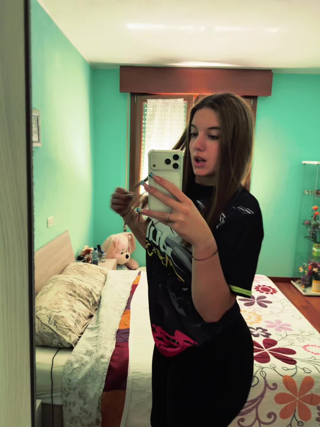 @🦈