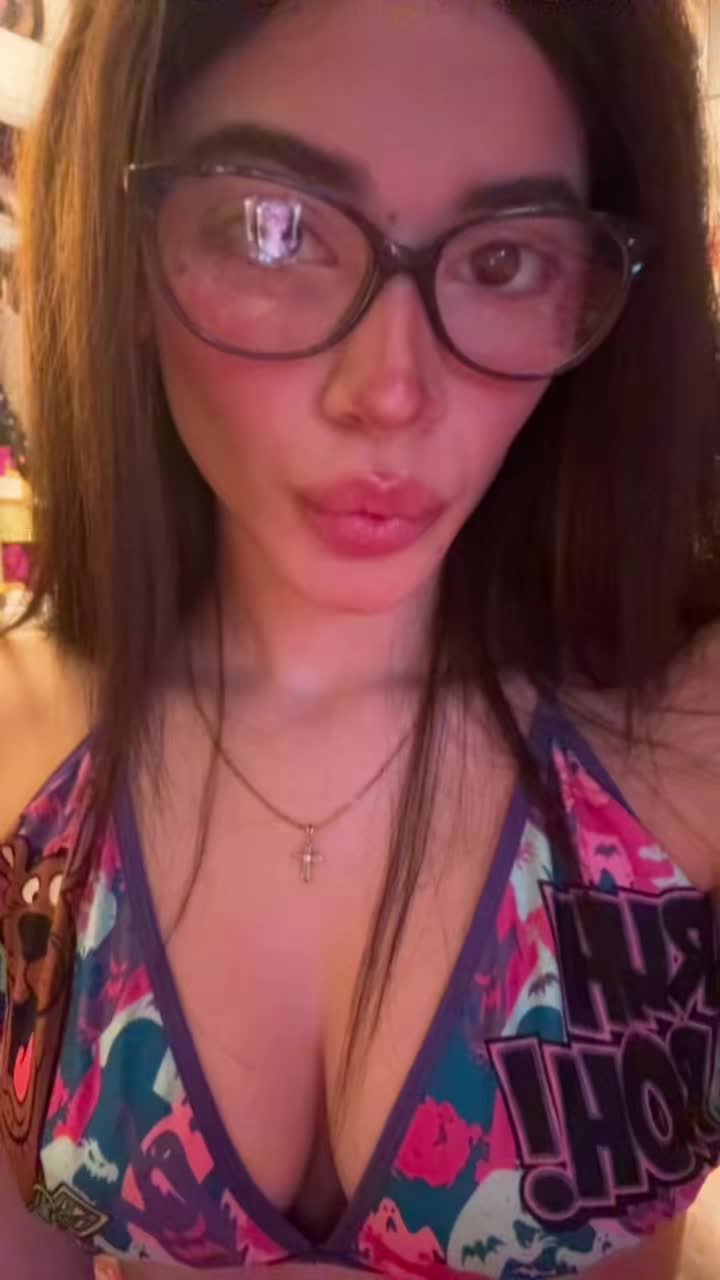 @Bombshell.com🐬🦋🎨💘💎