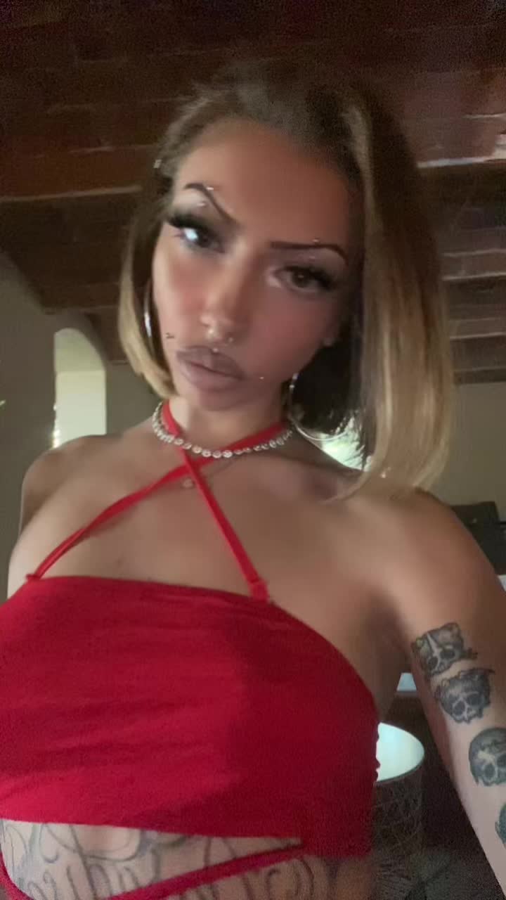 @👺👩🏻&zwj;🎤🥟🏴&zwj;☠️