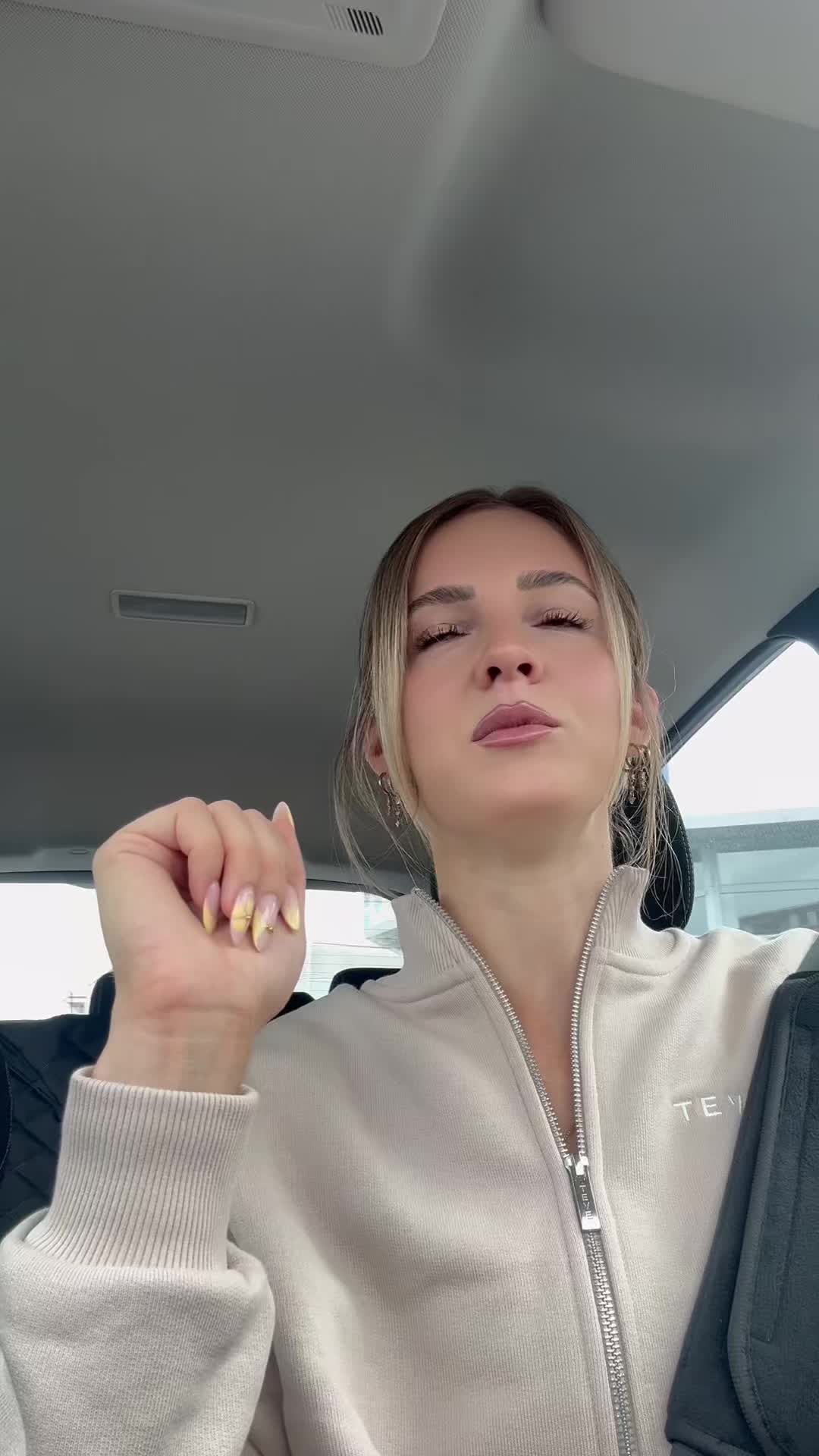 @larasophie___