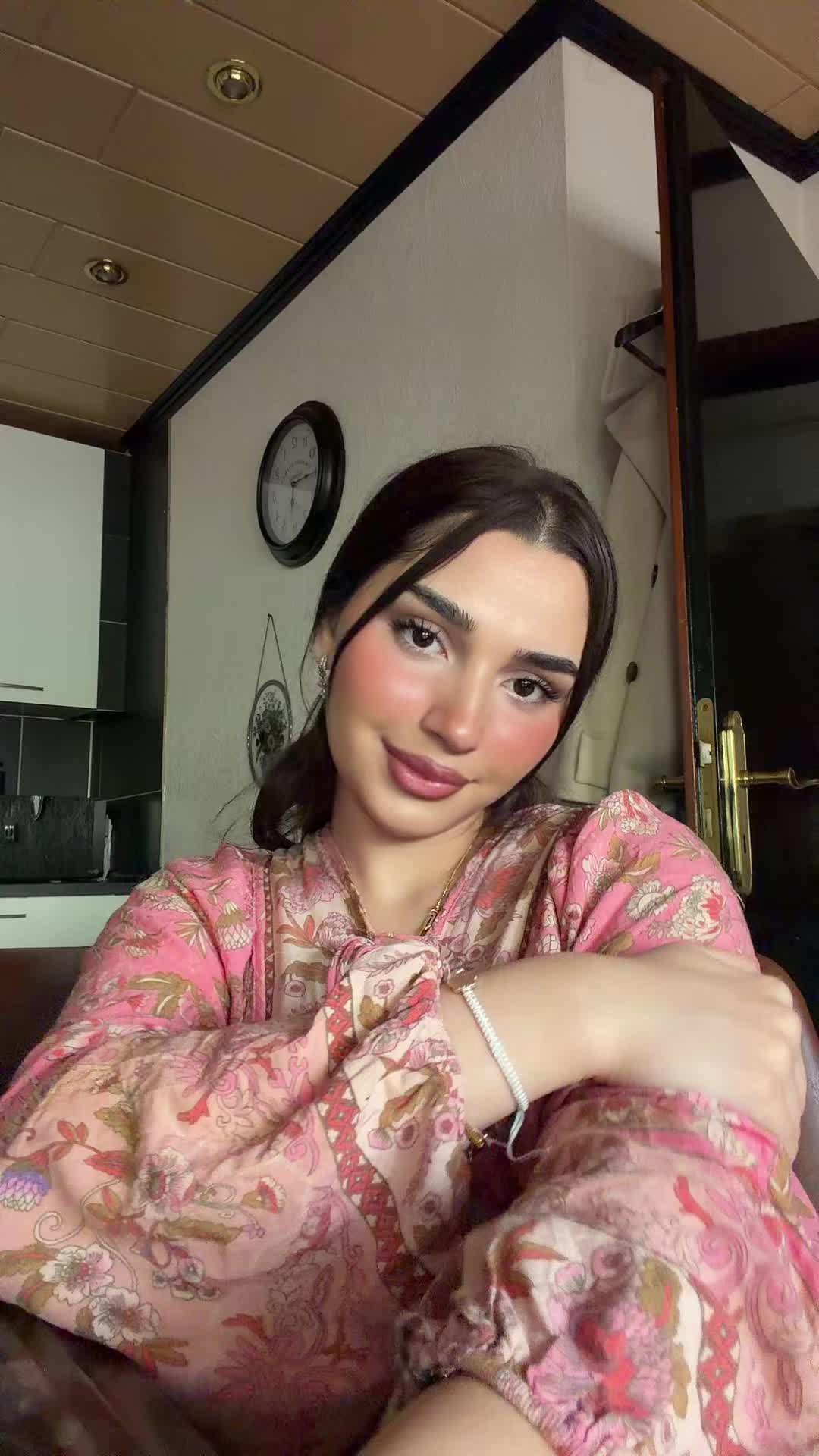 @𝒱
