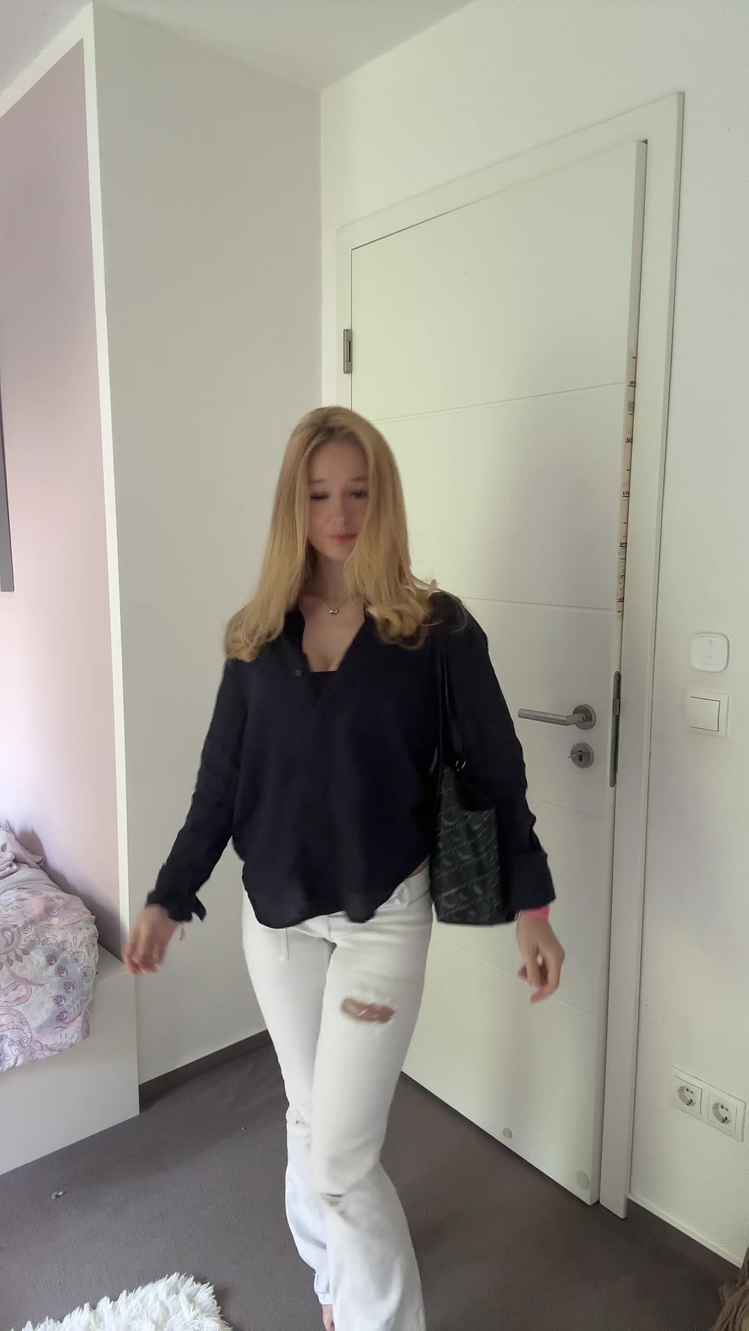 @LARISSA