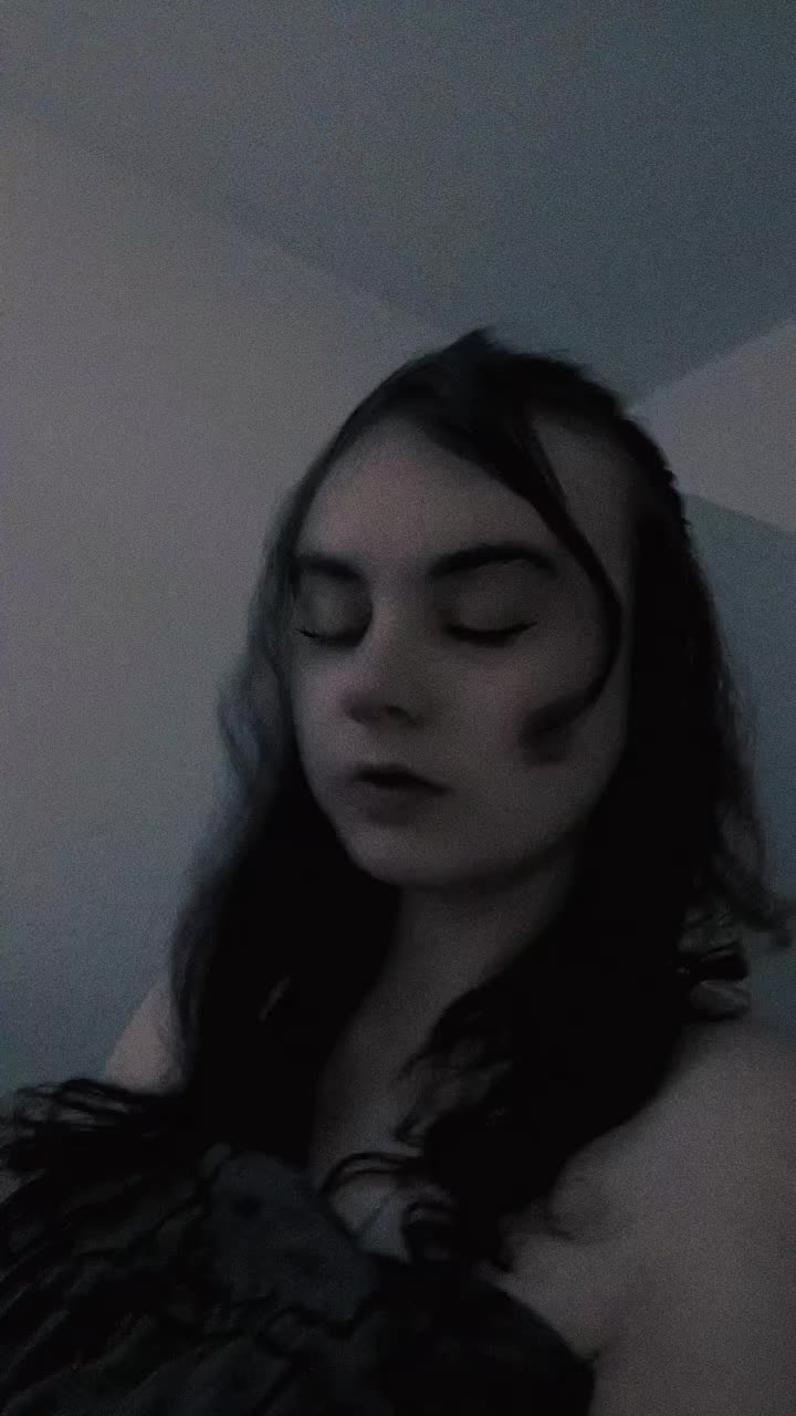 @𝔇𝔢𝔫𝔦𝔰𝔢 ୨୧🧸🐍