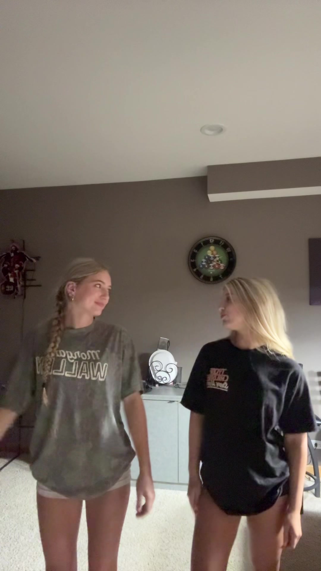 @👯